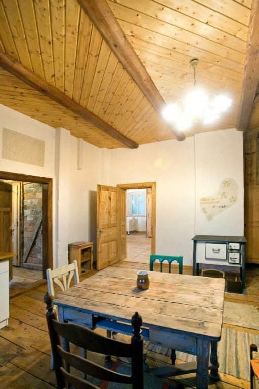 Gosciniec Kaszarnia Kamienne Farm stay Mirsk