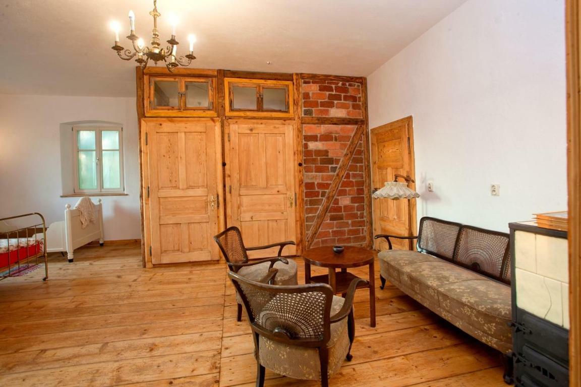Gosciniec Kaszarnia Kamienne Farm stay Mirsk